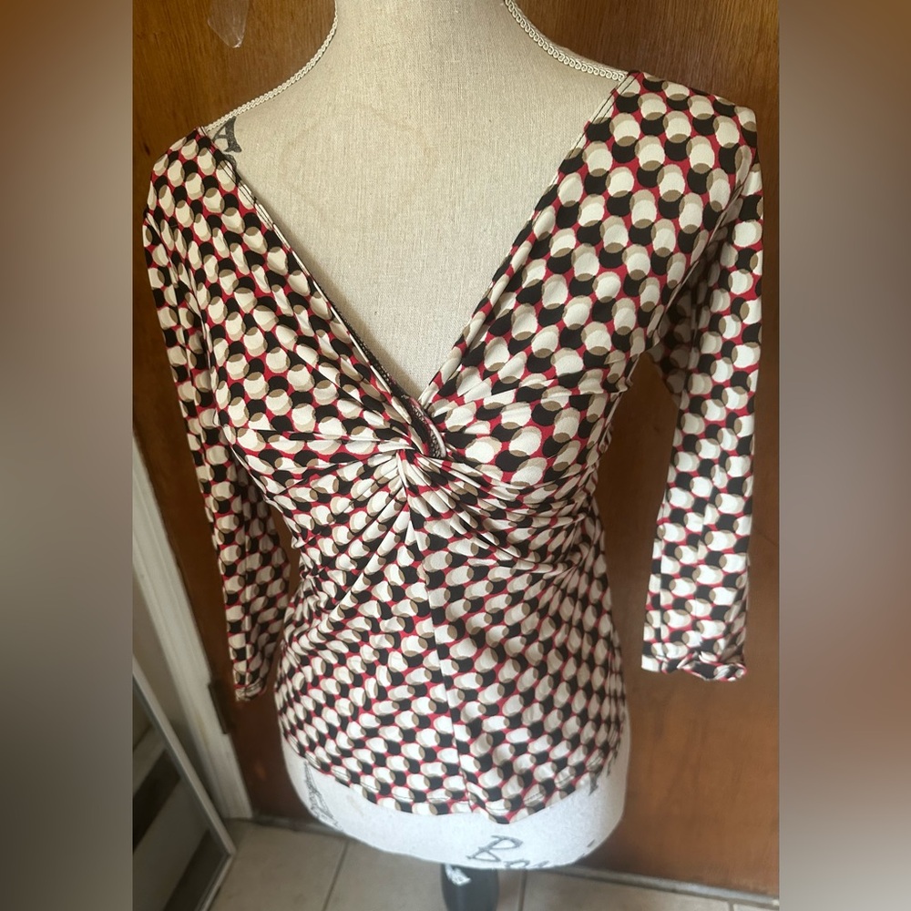 Lily Deep V-Neck Front Ruched Top Junior Stretch Shirt Black/Red/Beige Print XS